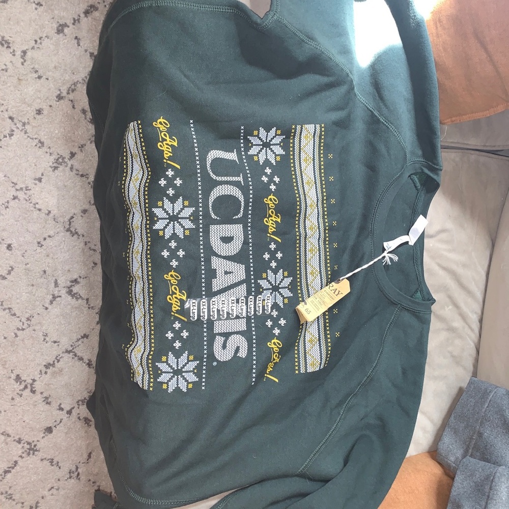 UCD xxl holiday sweater new